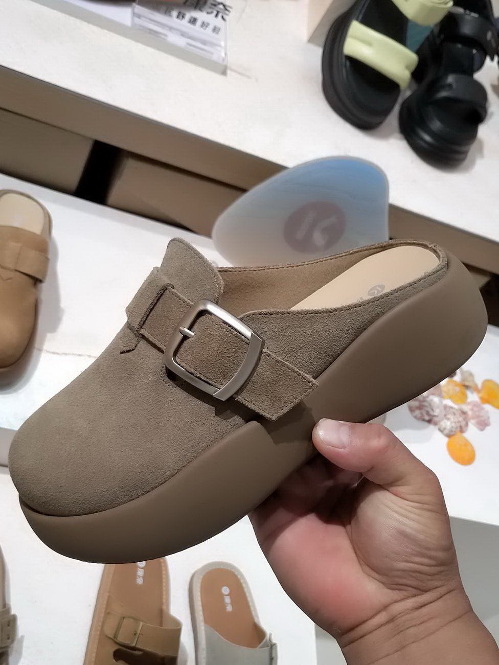 冬天巨火的“厚底博肯鞋”,到底怎么穿更洋气?