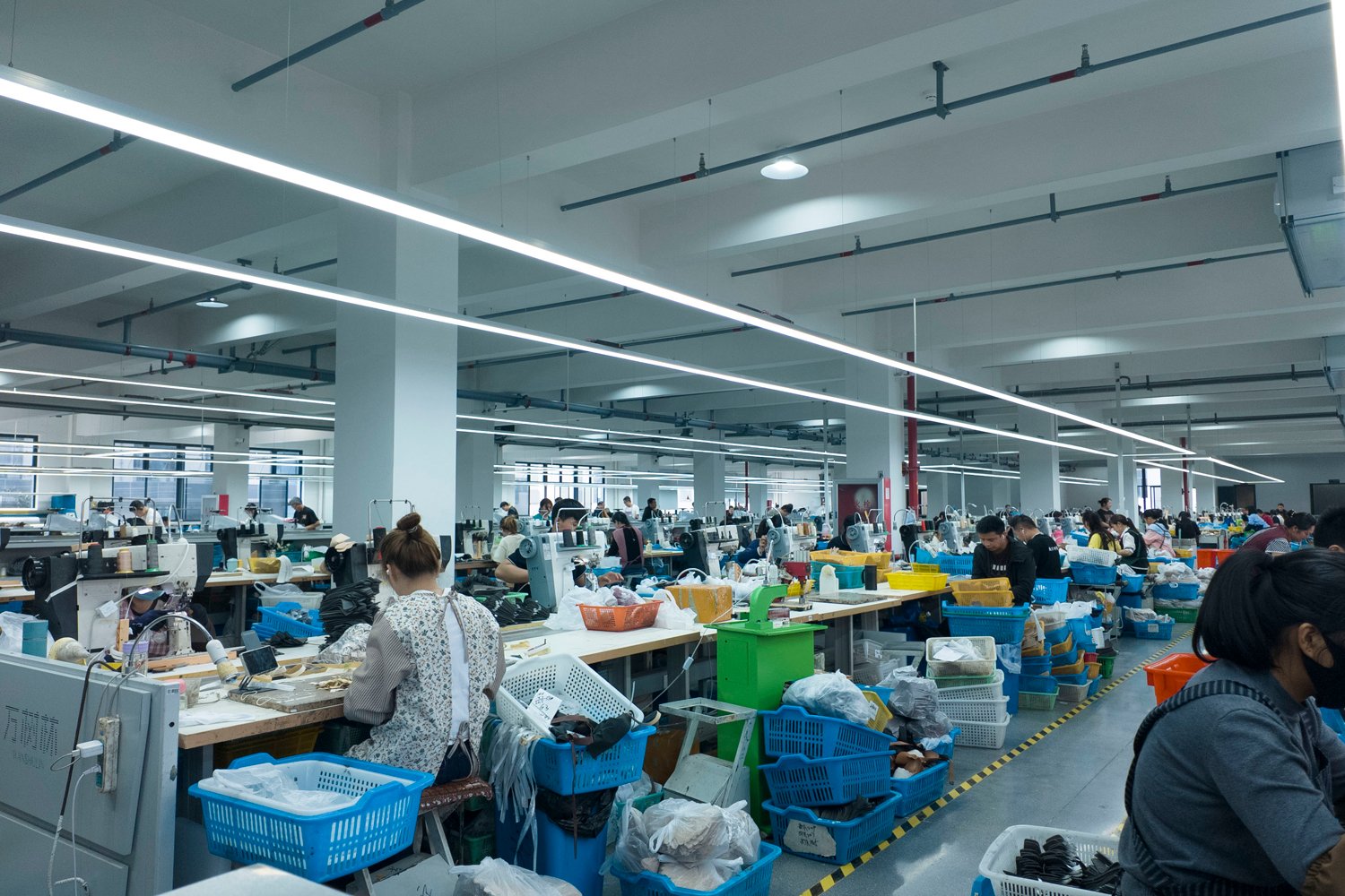 现代化鞋类生产线